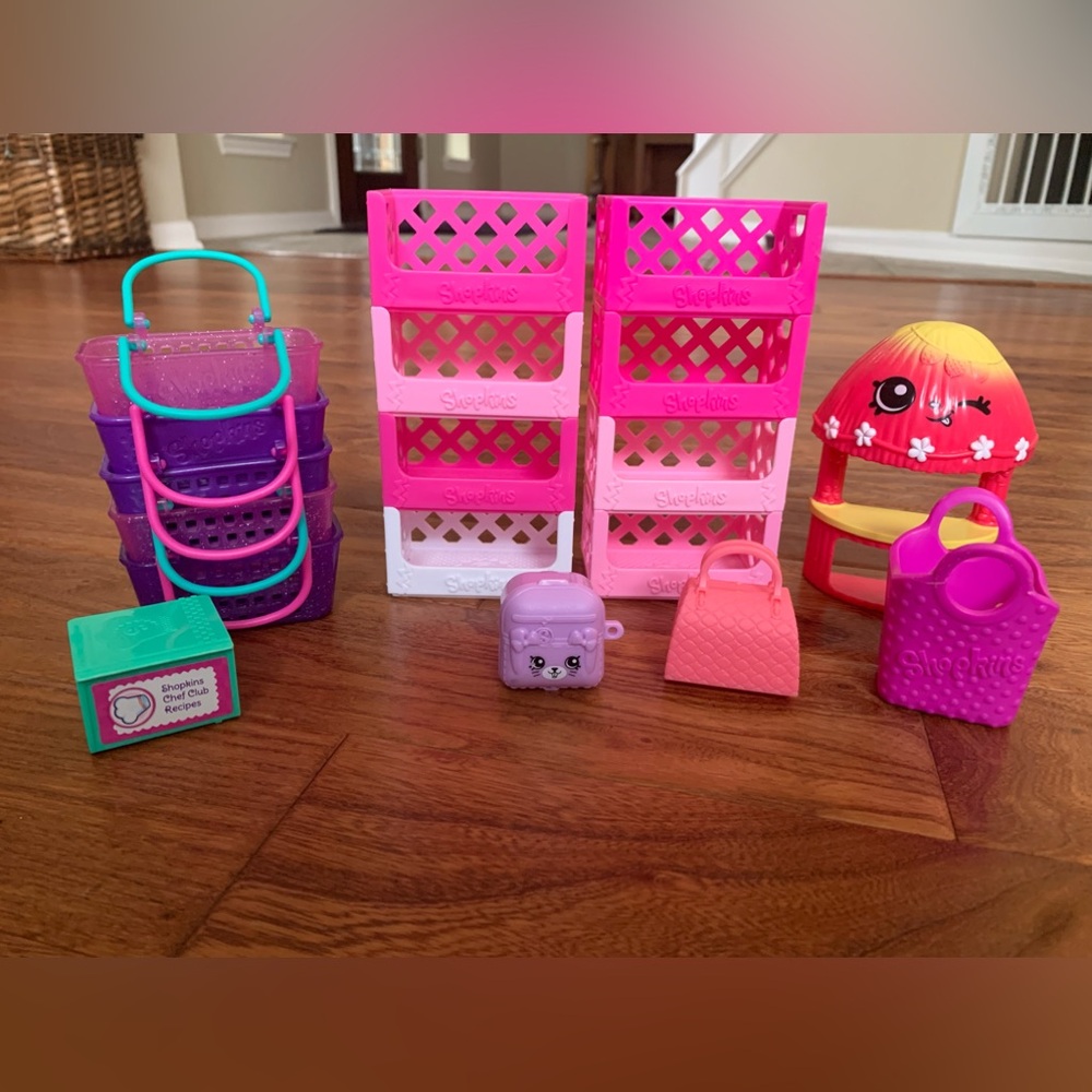 Shopkins Accessories Baskets Bags 18 Pieces Total